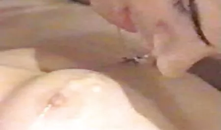 اریکا, 18, ارتباط جنسی, برهنه, بر روی لینک کانال فیلم سکسی تلگرام نیمکت در اتاق نشیمن.
