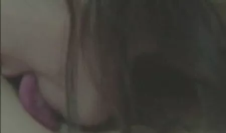 است, یک دختر لباس پوشیدن و کانال تلگرام شهوانی برای مدرسه.
