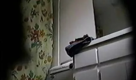 او برای جوانان بزرگ و بازی می کند کانال sex تلگرام برده در دست.