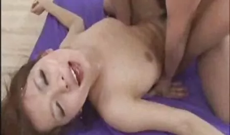 دختری که سوراخ ناف فشار آلت تناسلی کانال های سکسی تلگرام مرد به مهبل (واژن) تنگ.