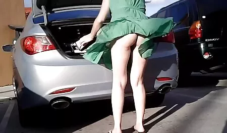 یک دختر نیمه برهنه با یک بدن فوق العاده در کانال تلگرام sexy چت پورنو.